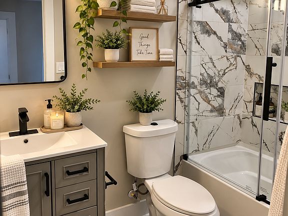 5th image of 137 S Loudoun St #201