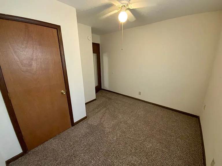 560 N East Park Ln — Photo 47