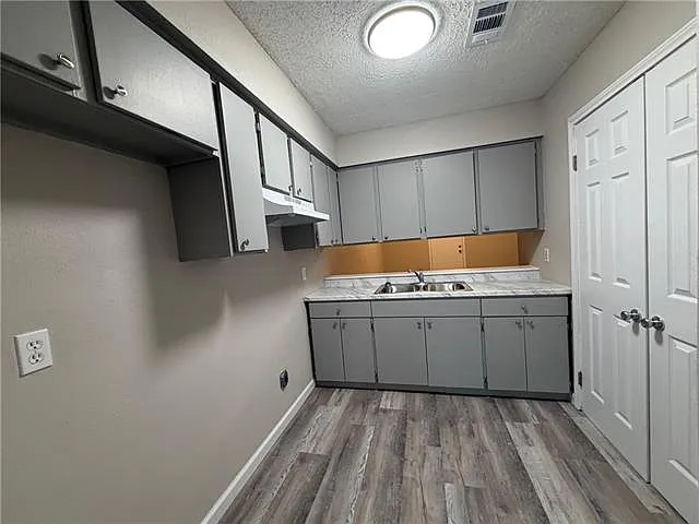 734 N Walnut St — Photo 4