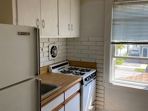 3rd image of 160 Broad St APT 2