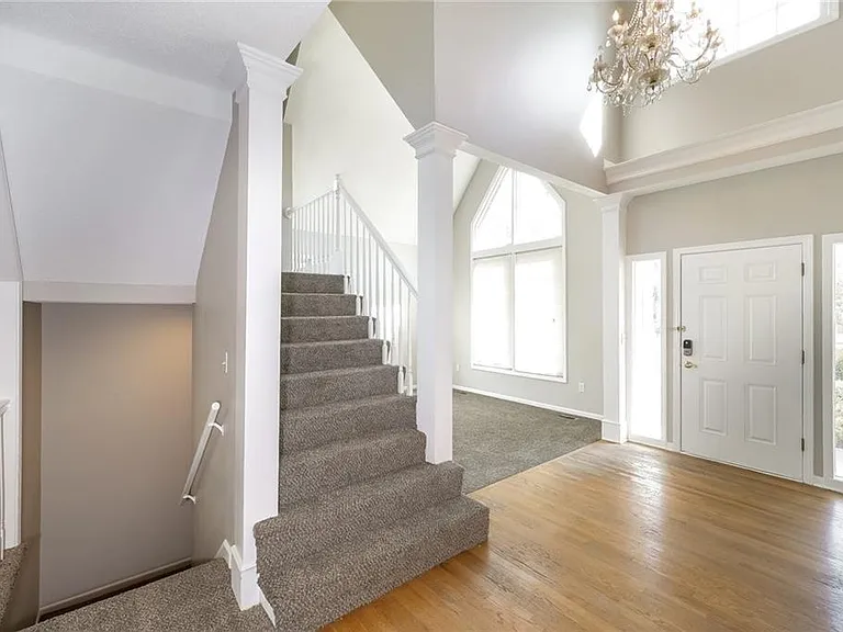 Entry/Stairs