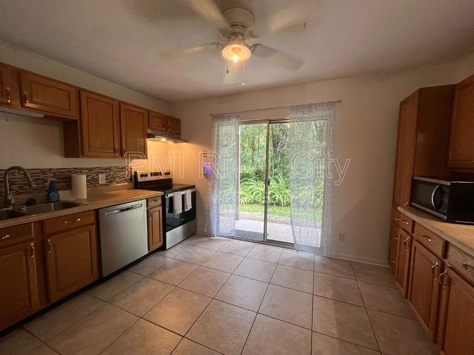 2 bed, 1.0 bath, 1016 sqft, $1,199 — Photo 2
