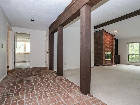 4th image of 7800 Woodview Ct