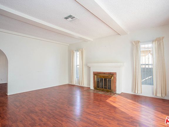 2nd image of 731 W 109th St