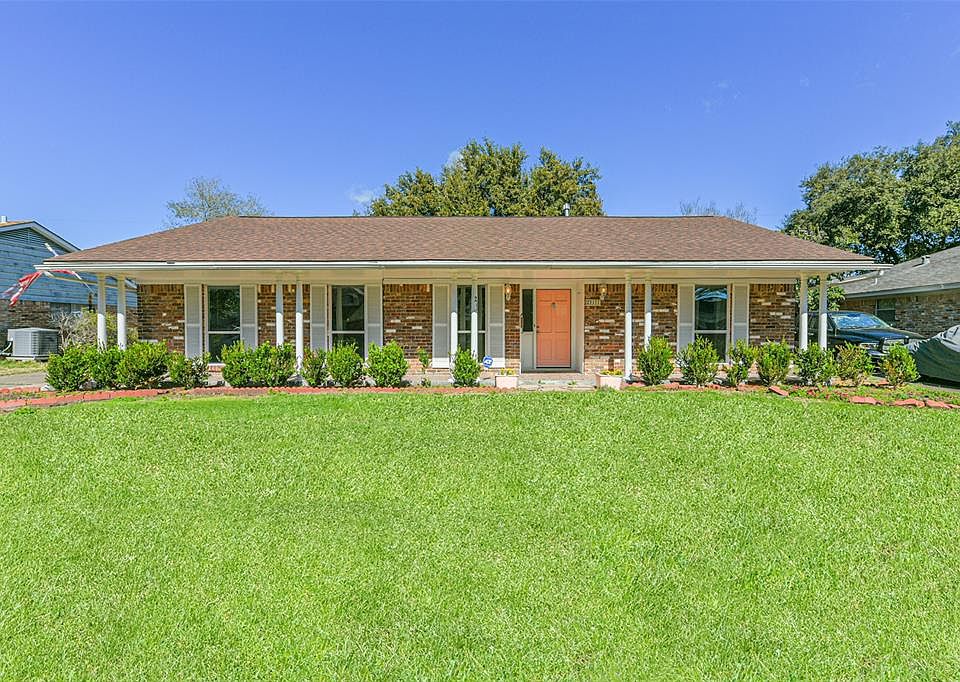 1st image of 211 Viceroy Drive