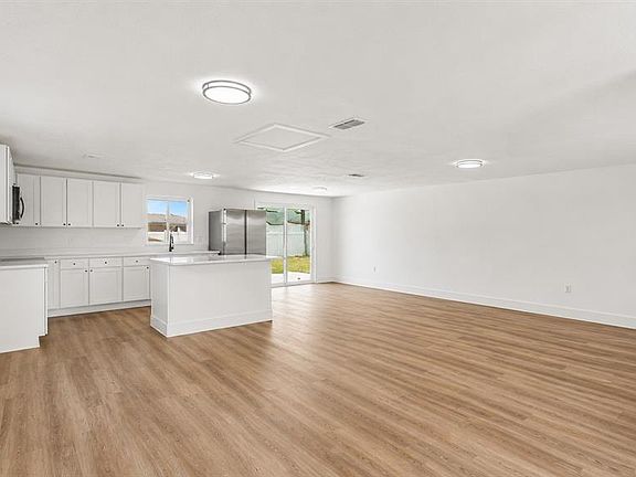 4th image of 1726 CORDOVA CIRCLE W