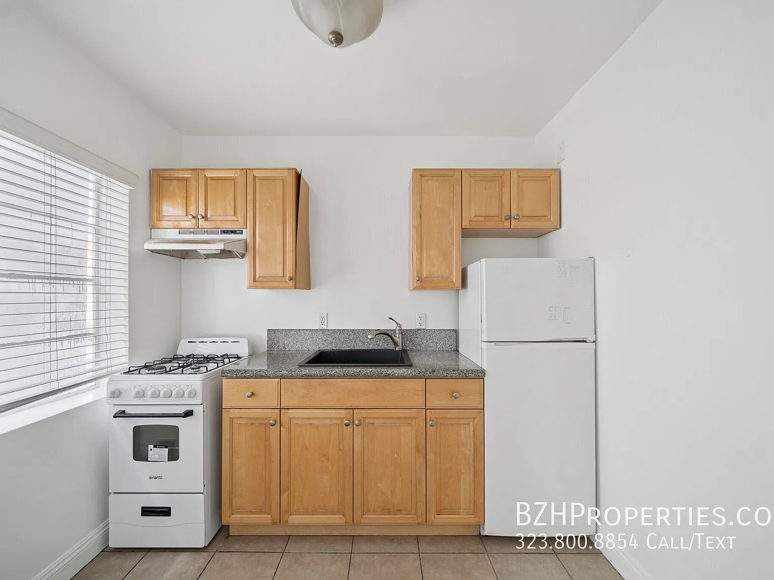 Bright Studio in Prime Hollywood Area — Photo 4