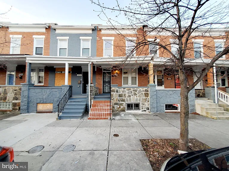 2729 Ashland Ave — Photo 2