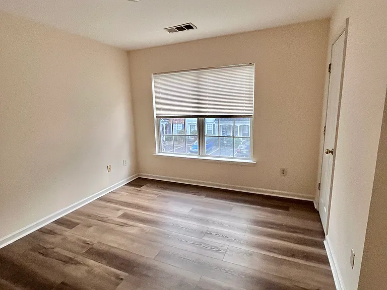 905 Redwood Dr — Photo 8