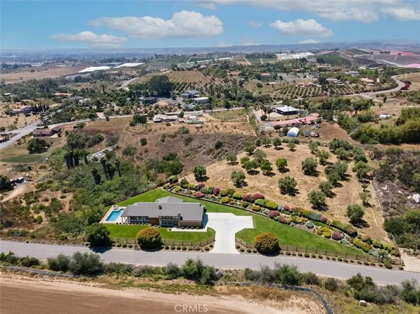 712 Sleeping Indian Rd, Oceanside, CA 92057