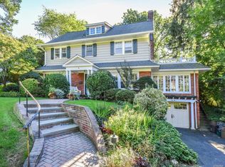 46 Murray Ave, Port Washington, NY 11050