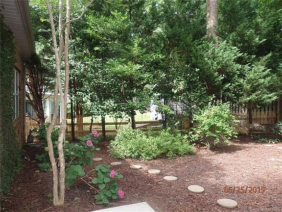 5th image of 2202 Brook Crossing Ct