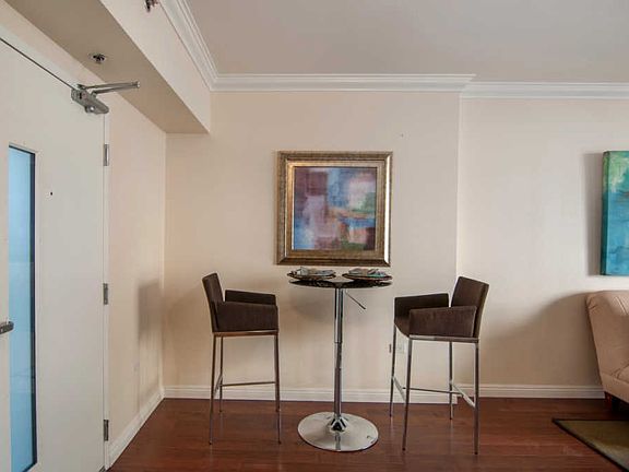 5th image of 425 W Beech St Unit 211