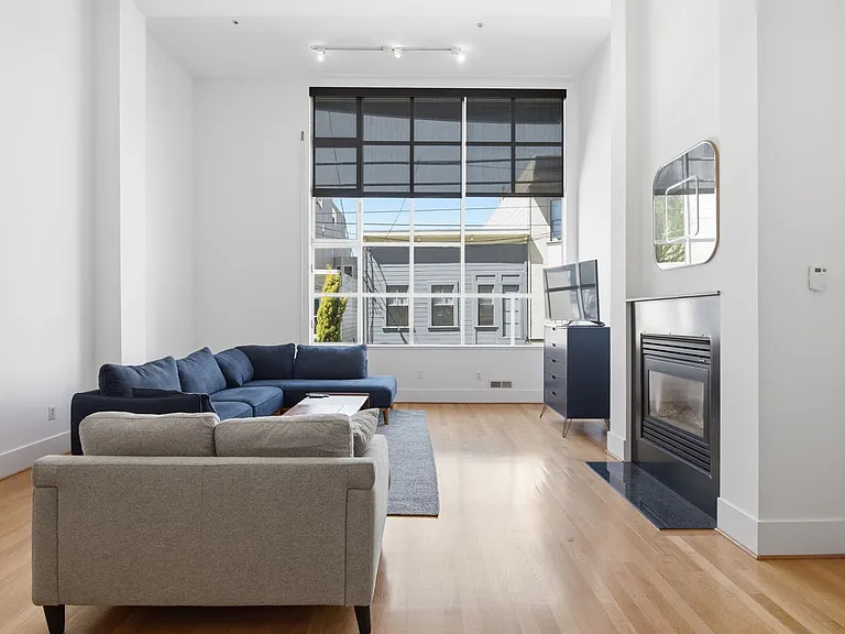 520 6th St #9 — Photo 3