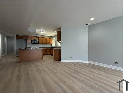 3 bed, 1350 sqft, $3,100 — Photo 3