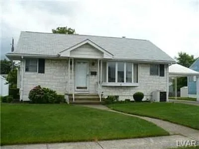 1521 Farm Ln photo 1