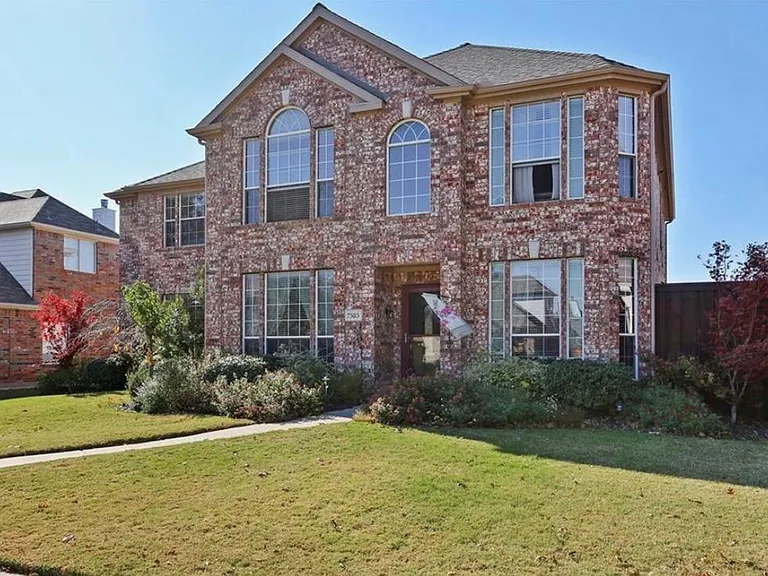 7585 Ravenhill Dr — Photo 2