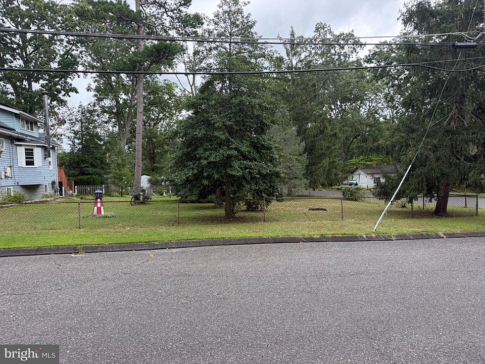 1st image of 95 Spruce Ln
