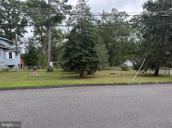 95 Spruce Ln, Pine Hill, NJ 08021