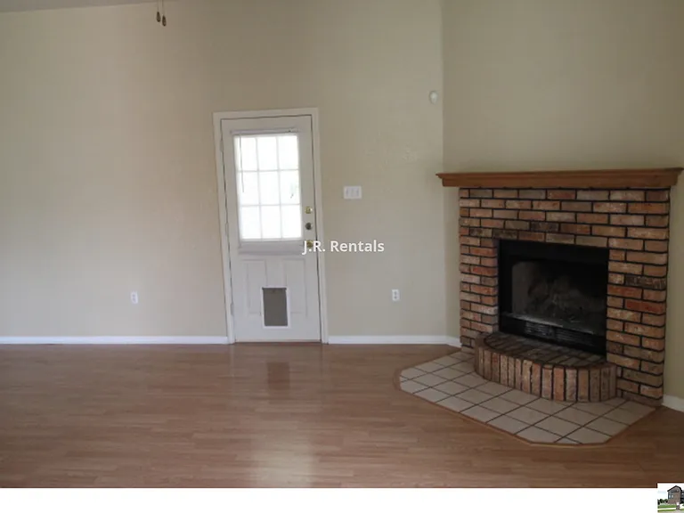 1506 Creek St — Photo 101
