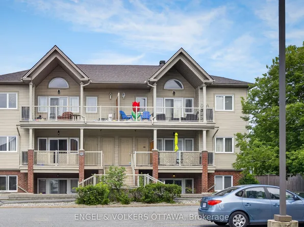 165 Waterbridge Dr #4, Ottawa, ON K2G 7G3