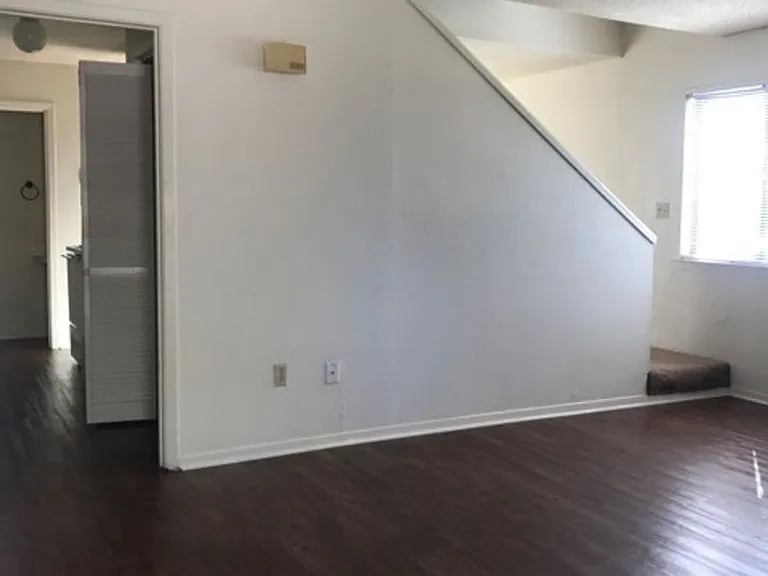 1400A Holleman Dr — Photo 1