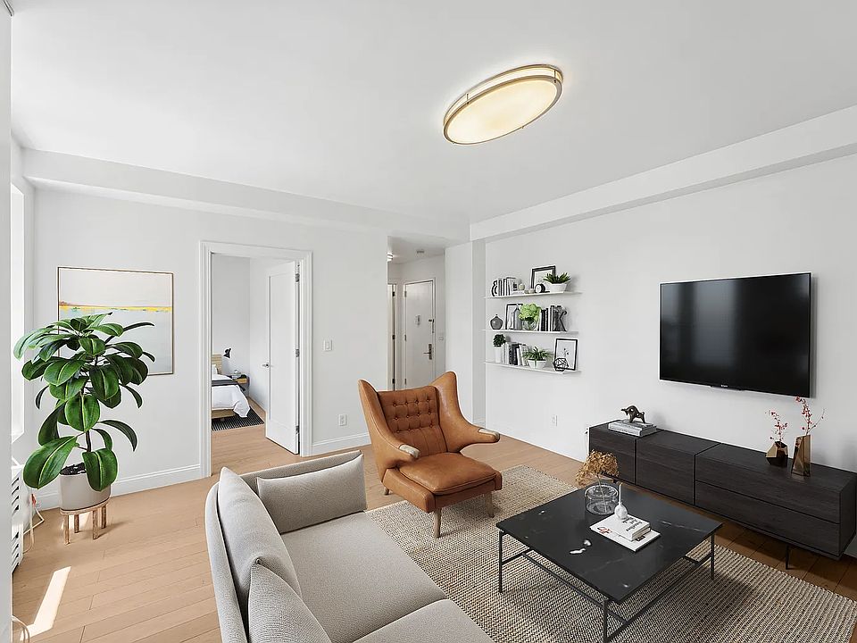 1st image of 915 W End Ave #903