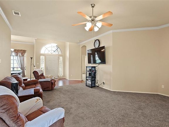 5th image of 125 Thames Cir