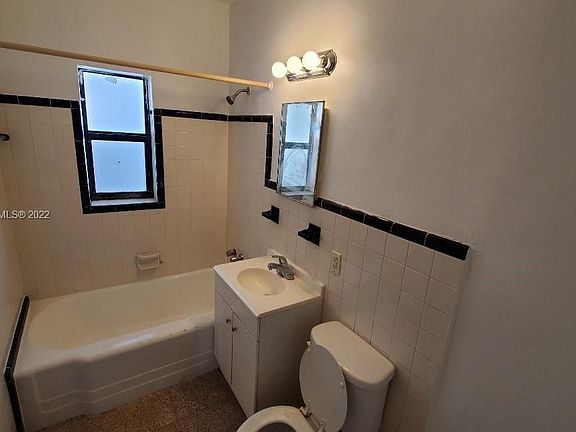 4th image of 226 NE 111th St #0