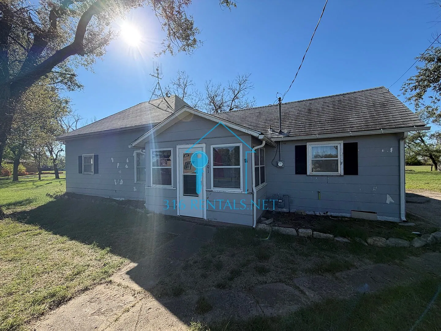 $850 - 2 bed 1 bath - Single Family Home — Photo 1