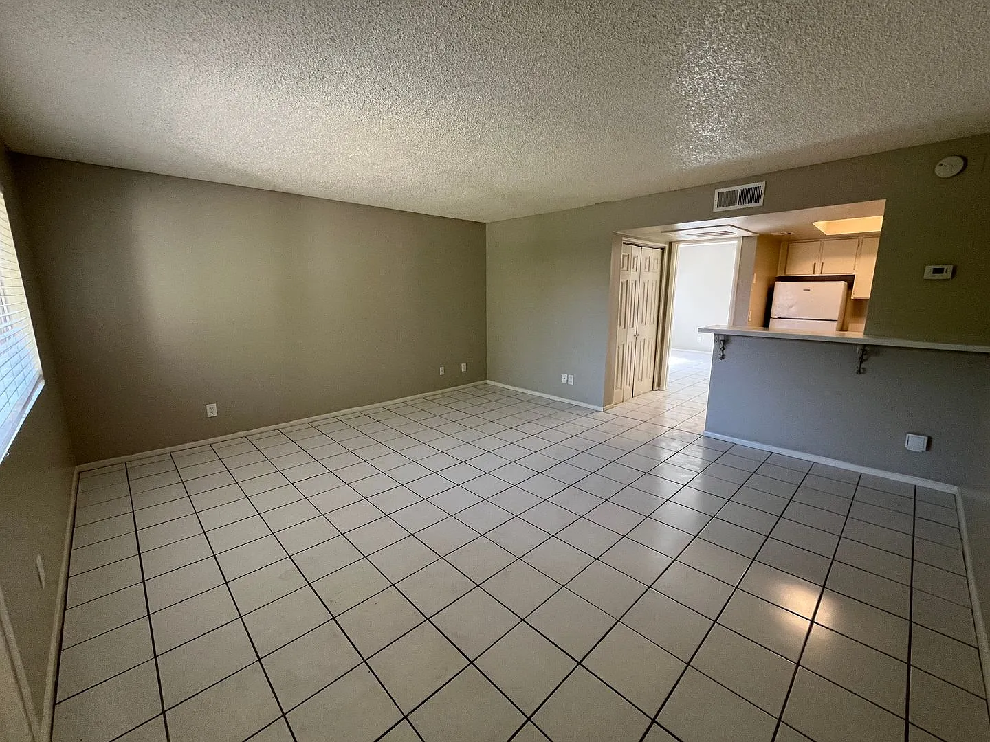 Clean, Minimalist One Bedroom Apartment w/ Washer-Dryer - $0 Move in Special! — Photo 2