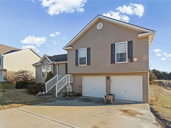 2nd image of 521 E 2nd St