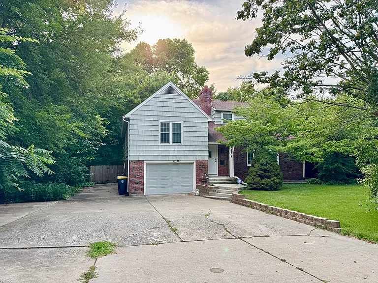 5204 Brookside Blvd — Photo 3