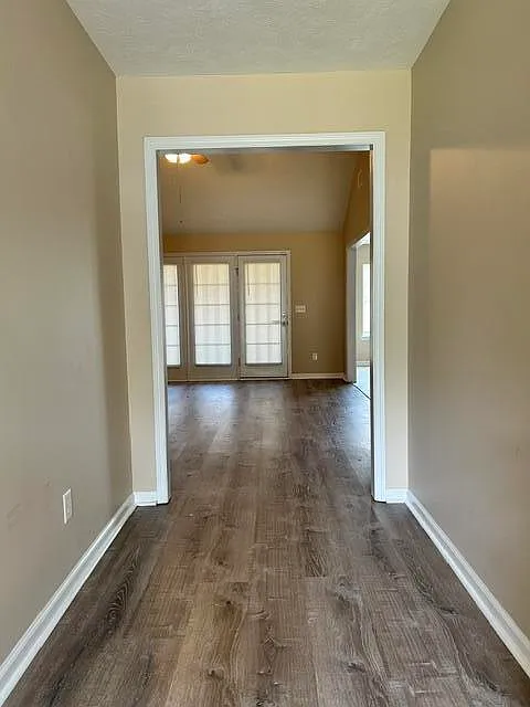 3 bed, 2.0 bath, 1467 sqft, $1,600 — Photo 3