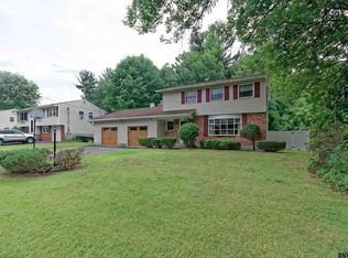 16 Woodland Dr, Niskayuna, NY 12309