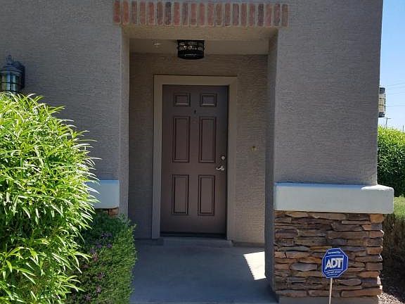 3rd image of 2205 E Huntington Dr