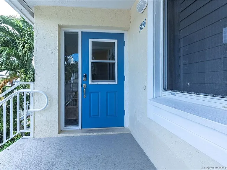 5596 NE Gulfstream Way — Photo 20