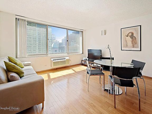 3rd image of 333 E 45th St APT 25A