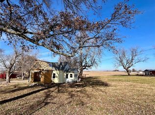 609 N Elizabeth St, Corder, MO 64021