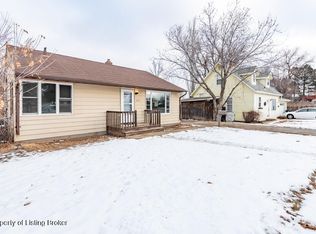 220 8th St W, Dickinson, ND 58601
