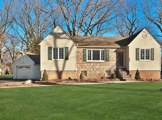 528 Hillside Ave, Allendale, NJ 07401