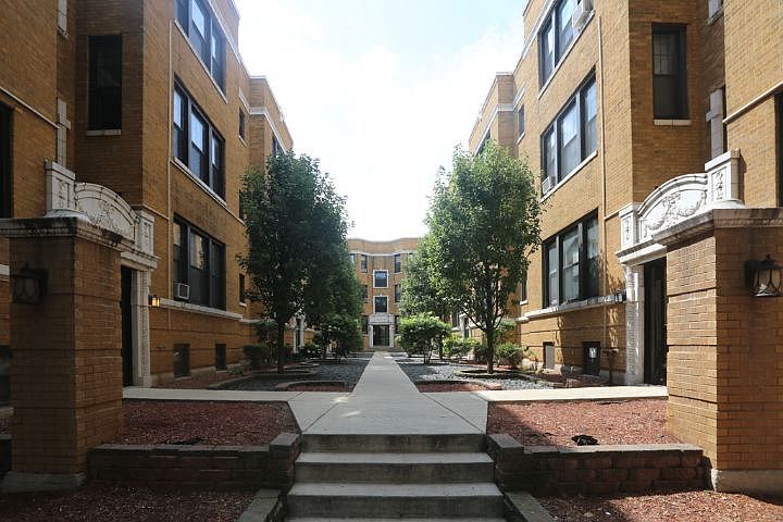 1st image of 721.5 W Barry Ave Unit 1A