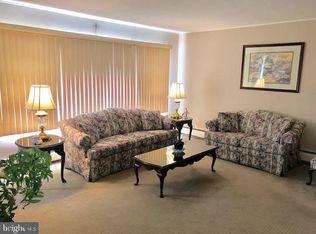 93 Indian Red Rd, Levittown, PA 19057