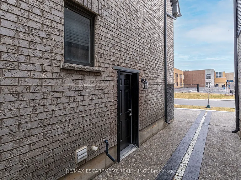 22 Whithorn Cres #LOWER — Photo 16