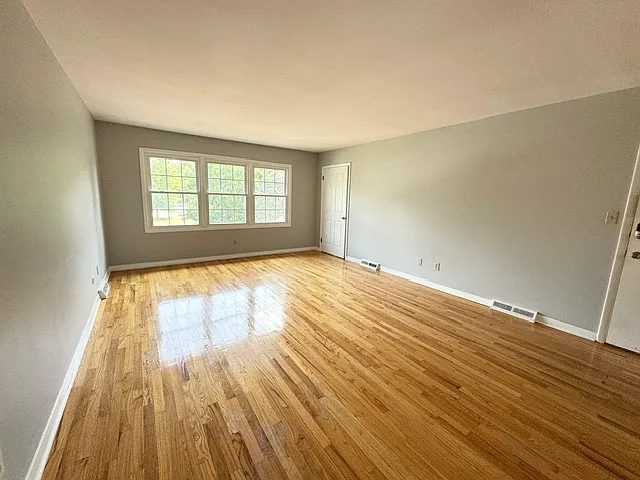 7 Regina Ct #4 — Photo 9