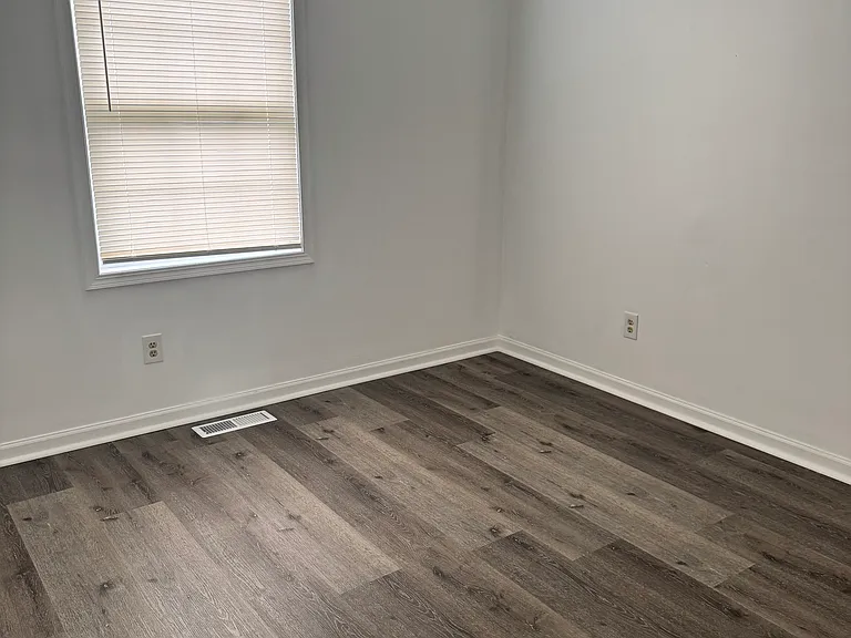 713 N Logan St — Photo 4