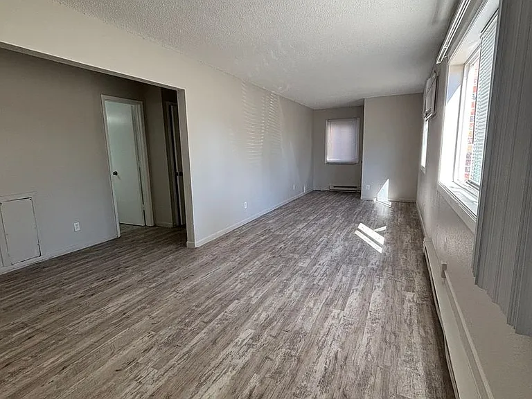 Cedar Crest Apartments — Photo 8