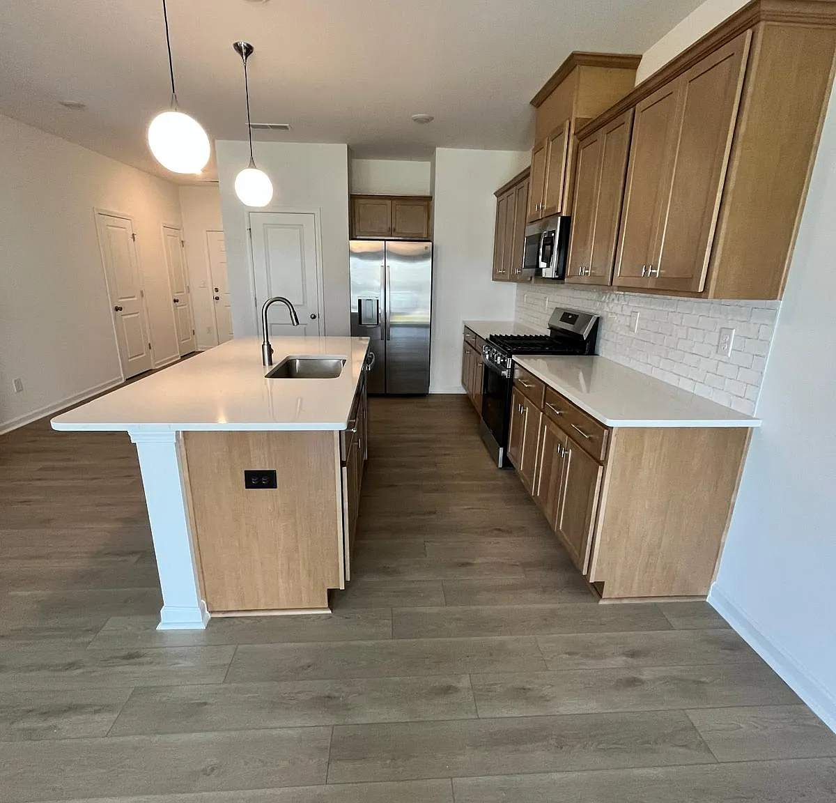 3 bed, 1688 sqft, $2,000 — Photo 4