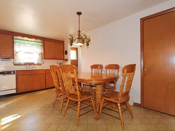 5th image of 212 N Danz Ave