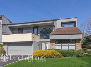 56 Eagle Chase, Woodbury, NY 11797